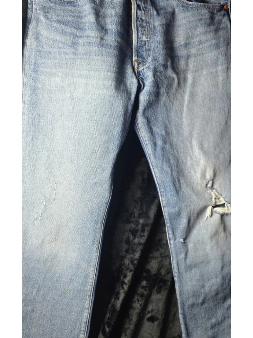 Light Wash Distressed Jeans - Blue